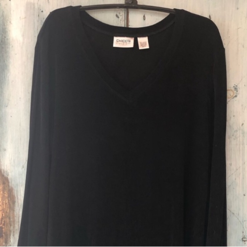 Chico’s V-neck versatile year-round top by Chico’s Travelers so it’s NO wrinkle